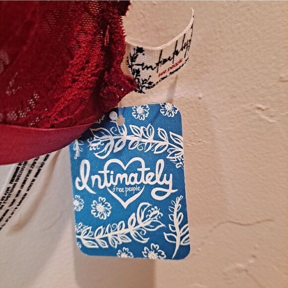 NWT Intimately By Free People Mila Bralette in Berry Medium - Picture 3 of 6